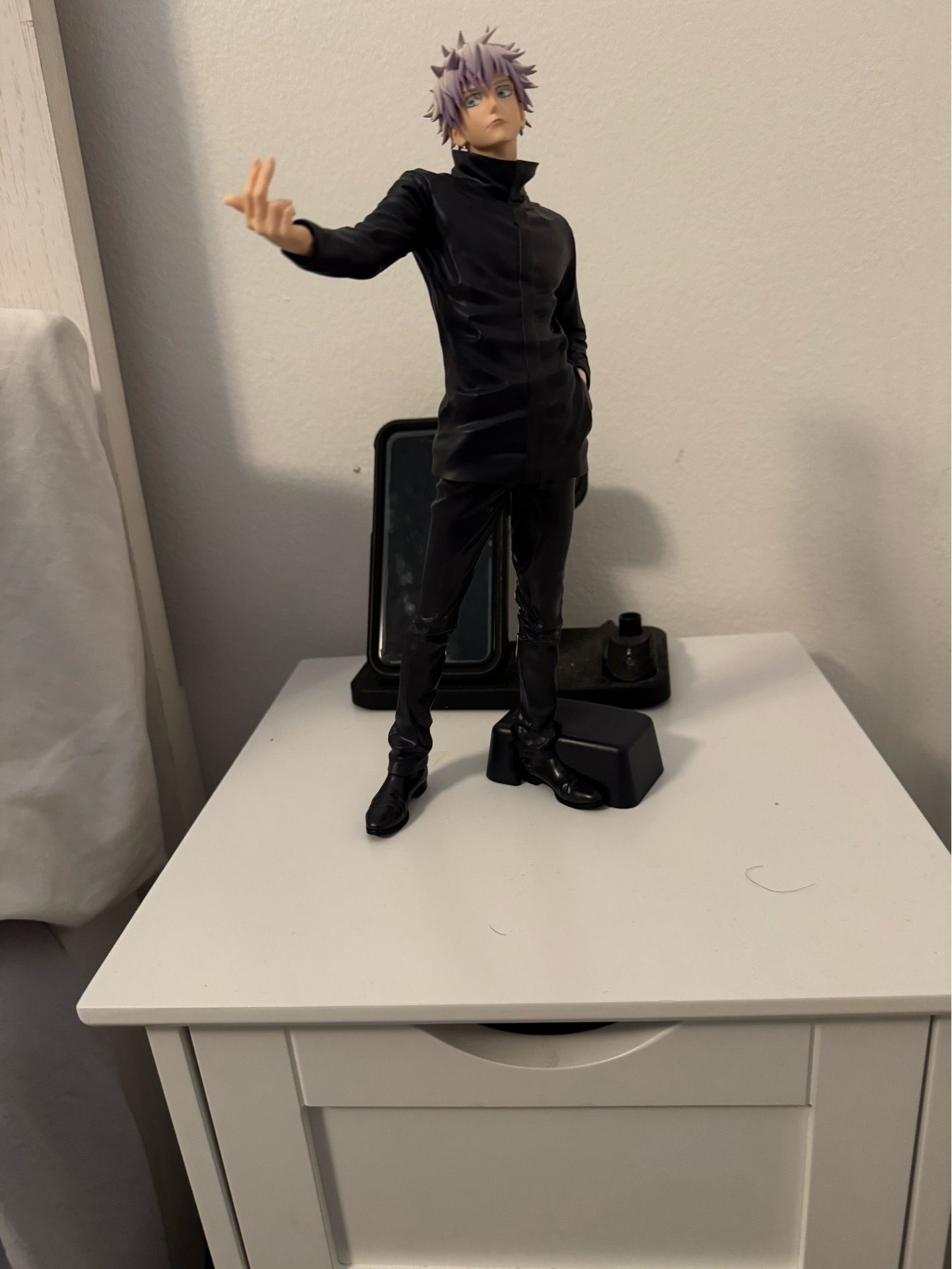 Gojo statue