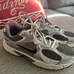 Nike V5 RNR Women's Running Shoe - Size 7