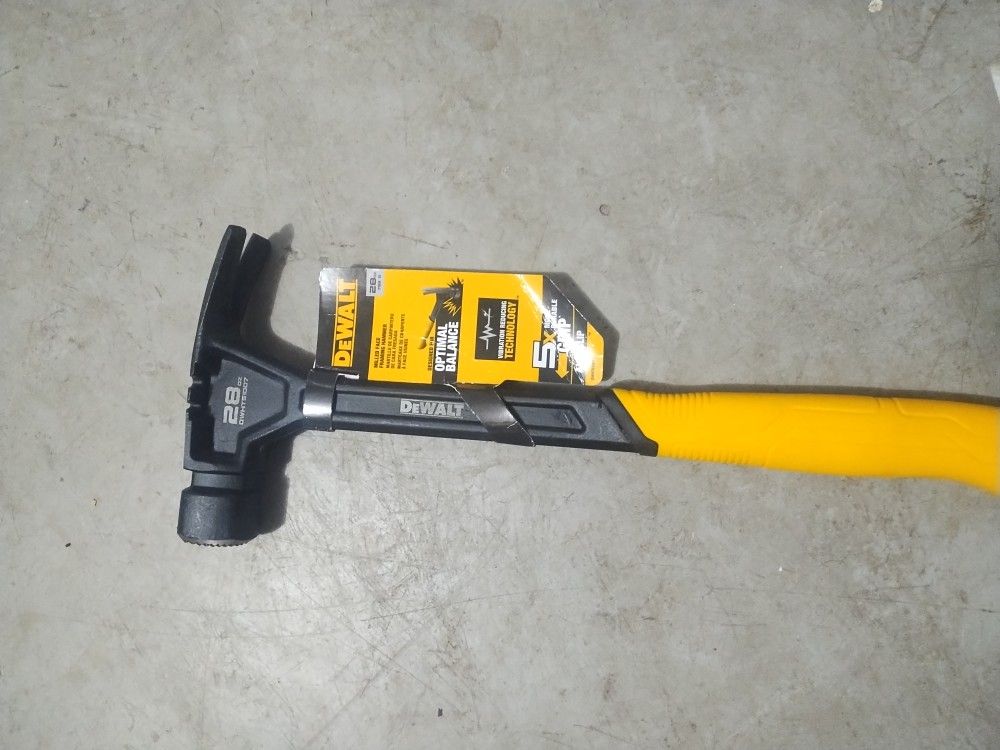 DEWALT 28oz HAMMER 