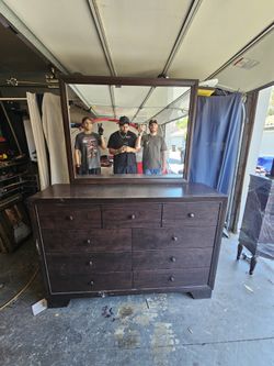 Dresser With Mirror