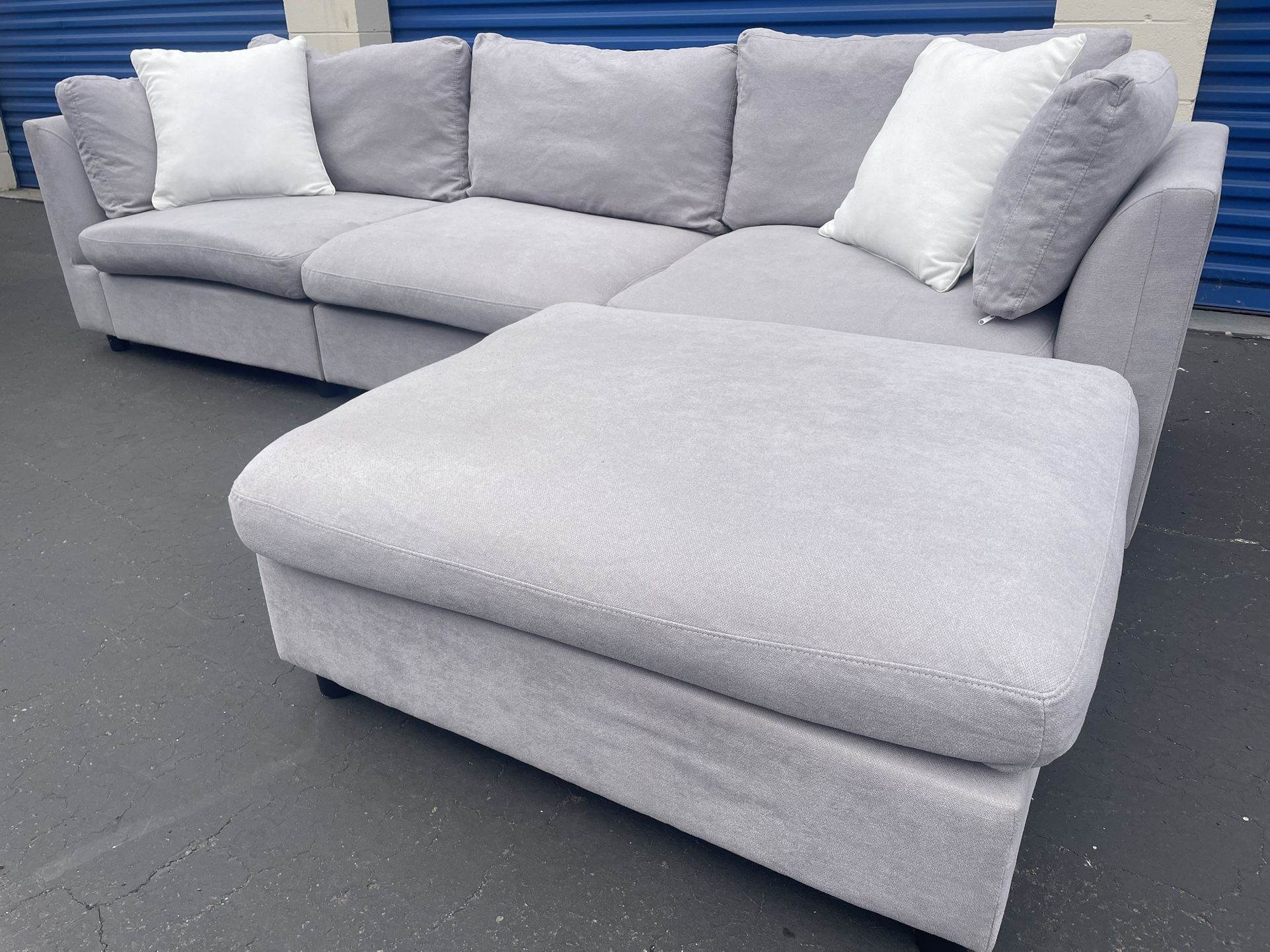 Free Delivery!!! Gray 4 piece Modular sectional couch/ottoman