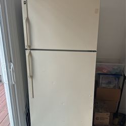 HOTPOINT Refrigerator And Freezer