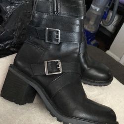 Women’s Boots Size 7 