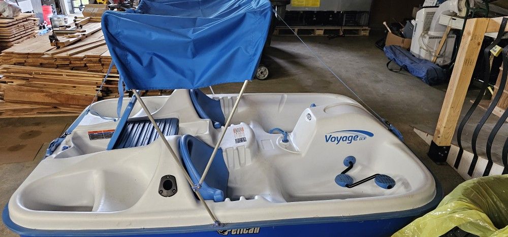 Voyager DLX Pelican Paddle Boat