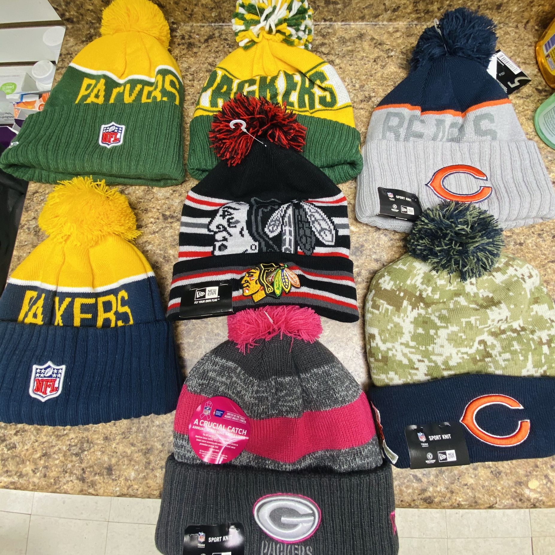 Packers, Bears, Black Hawks Chicago.
