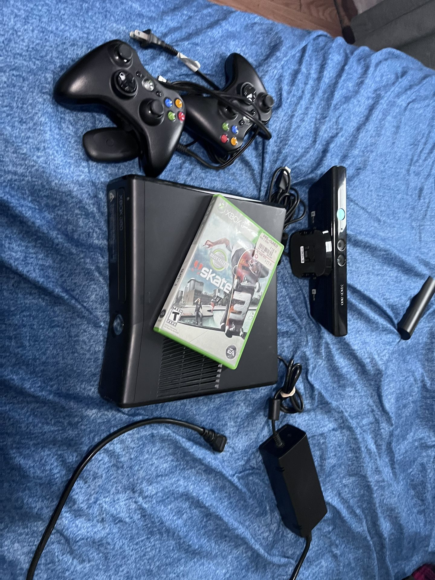 Xbox 360 Like New 2 Control And One Game