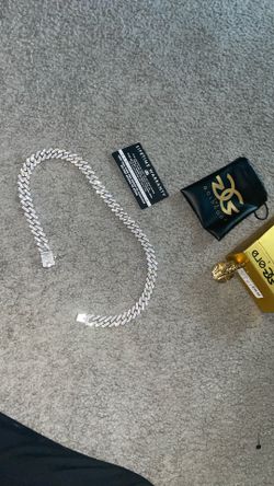 Gold Plated Pendent And Cuban Link Chain