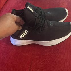 Like New Pumas  Woman’s Size 7 Price Firm 