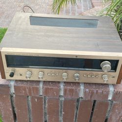 Vintage Pioneer SX-626 Stereo Receiver.