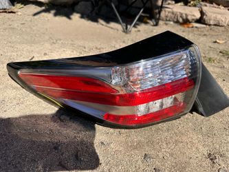 2015-2018 NISSAN MURANO LEFT TAILLIGHT