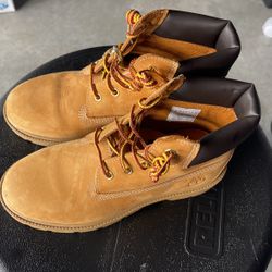Size 3 ( Kids) Timberland Boots