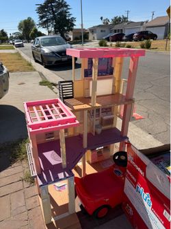 Free Barbie playhouse