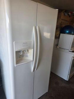 Frigidaire Refrigerator Gas range and microwave