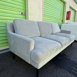 BEAUTIFUL SECTIONAL COUCH