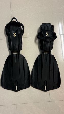 Scuba diving fins