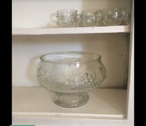 Cute punch bowl with 12 cups