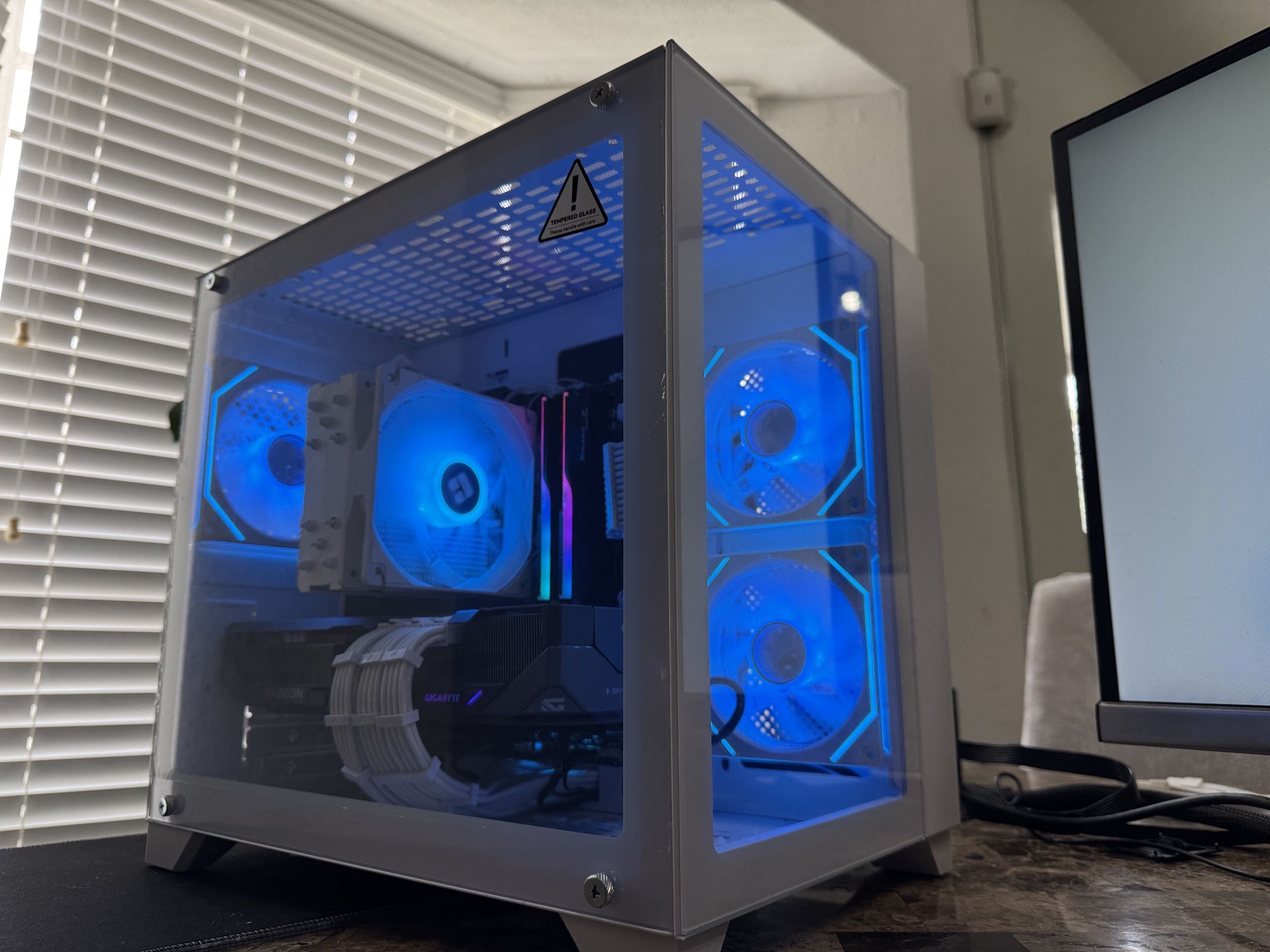 Gaming PC Ryzen 5 9600X 32GB RAM 9070XT 2TB SSD 3TB HHD