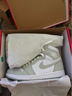 NIKE SHOES (Dunks and Jordan’s)