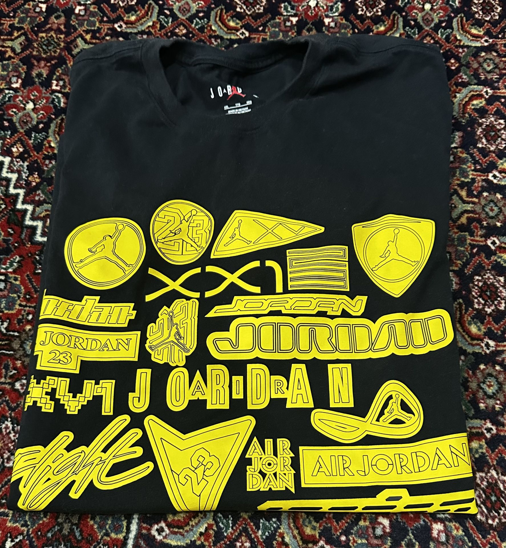 NIKE AIR JORDAN LOGO BLACK /YELLOW T SHIRT SIZE XXL.