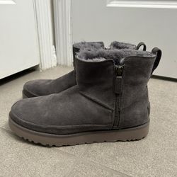 Grey UGG minis