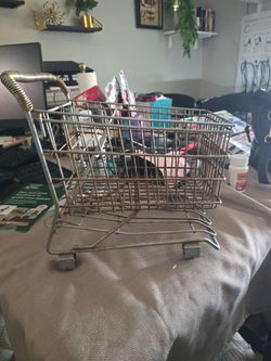Little shopping cart