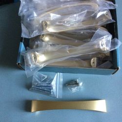 (10 Pcs) Kitchen Bathroom Cabinet Door Handles. Drawer Handle Pulls.  5-1/2” Length, 5” Center Of Holes. $15.00. SOUTH GATE 
