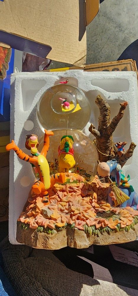 Winnie The Pooh With Piglet On A Kite Disney Snowglobe