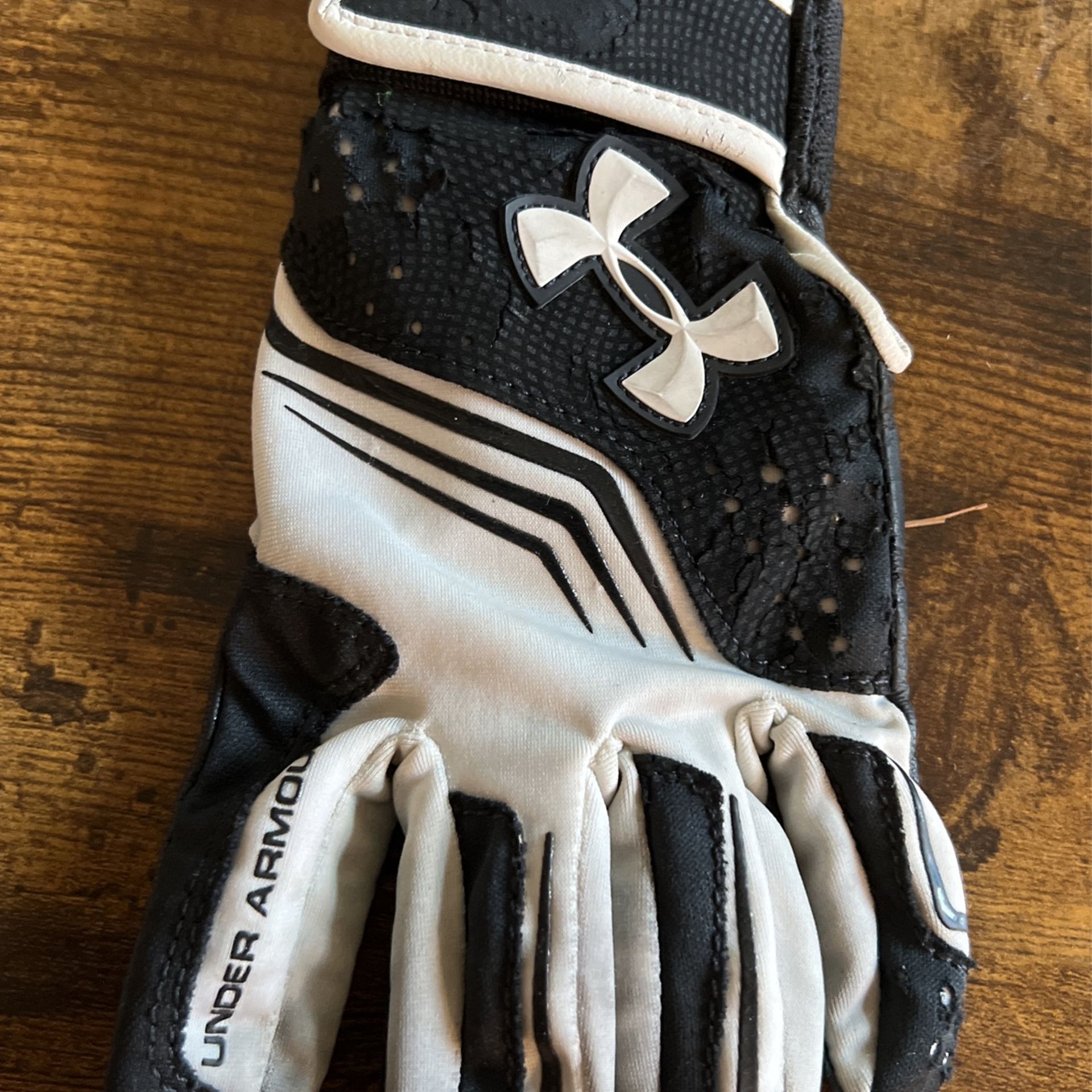 Youth Medium Under Armour Baseball Softball Batting Glove