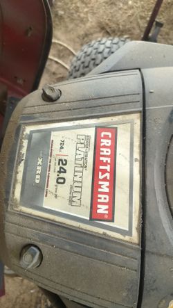 Craftsman riding lawn mower I don't know too much about it I know it turns over I'm going to put some gas in and see for the fire see if it'll go but 