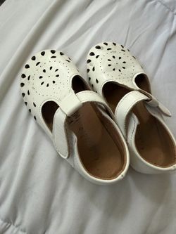 Toddler shoes size 9c