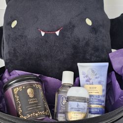 New Bat Bath & body works halloween candle & lavender vanilla sleep body wash, lotion,hand sanitizer