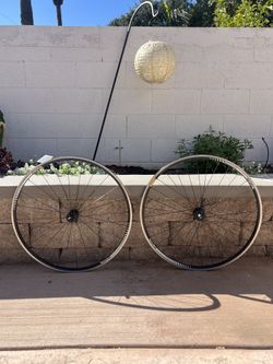 DT SWISS AXIS 1.0 700c CLINCHER WHEELS 9 or 10 SPEED 32 x 24