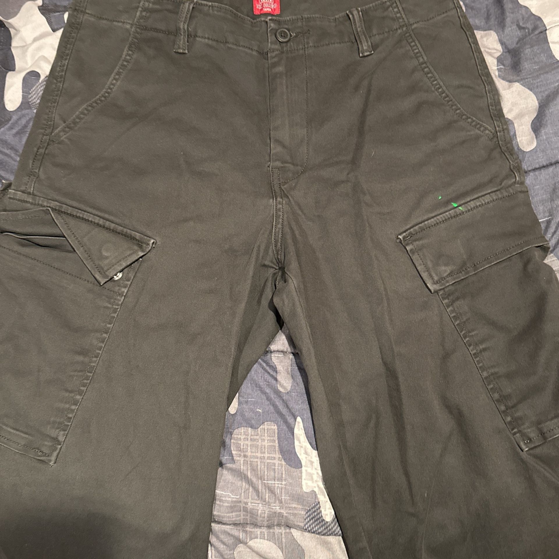 levis XX tapered cargos dark grey, size 32