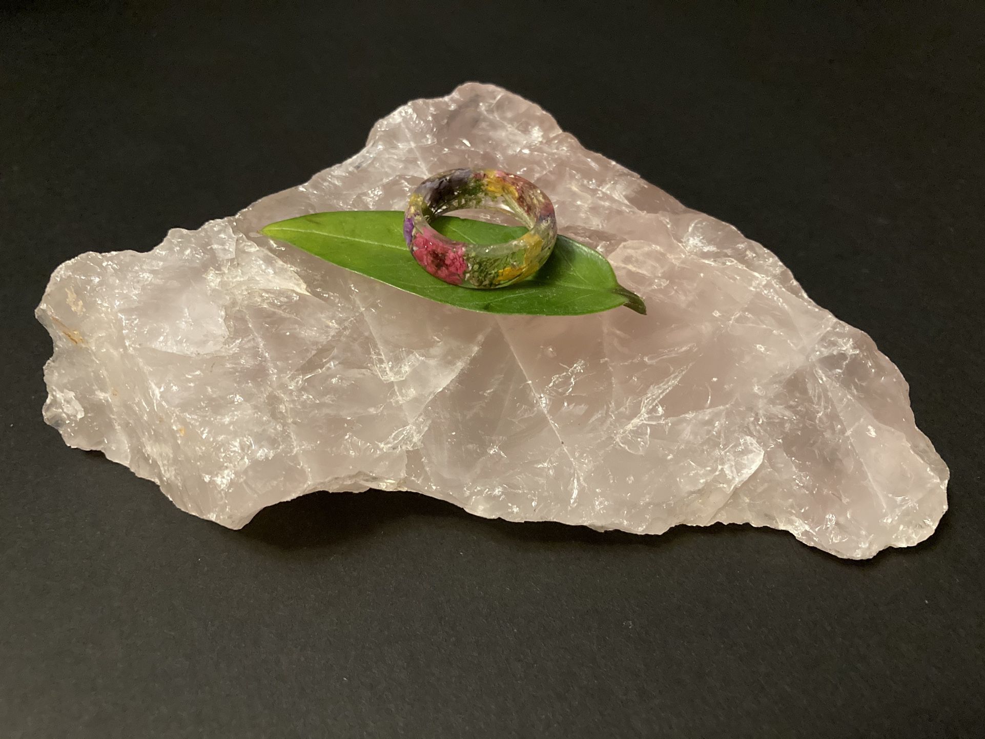 Women’s Size 7 Floral resin ring