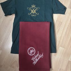 WILLIAM & MARY COLLEGE PIN, WOMAN T-SHIRT MEDIUM) & FLEECE WILLIAMSBURG BLANKET