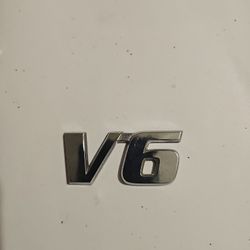 Toyota Highlander V6 rear hatch emblem