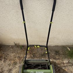 Sun Joe manual push lawn mower