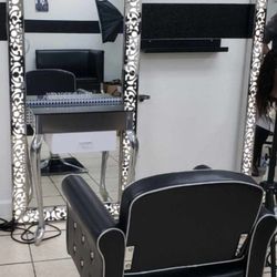 Styling chair and led station 1 Set