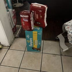 Diapers Huggies And Papers 