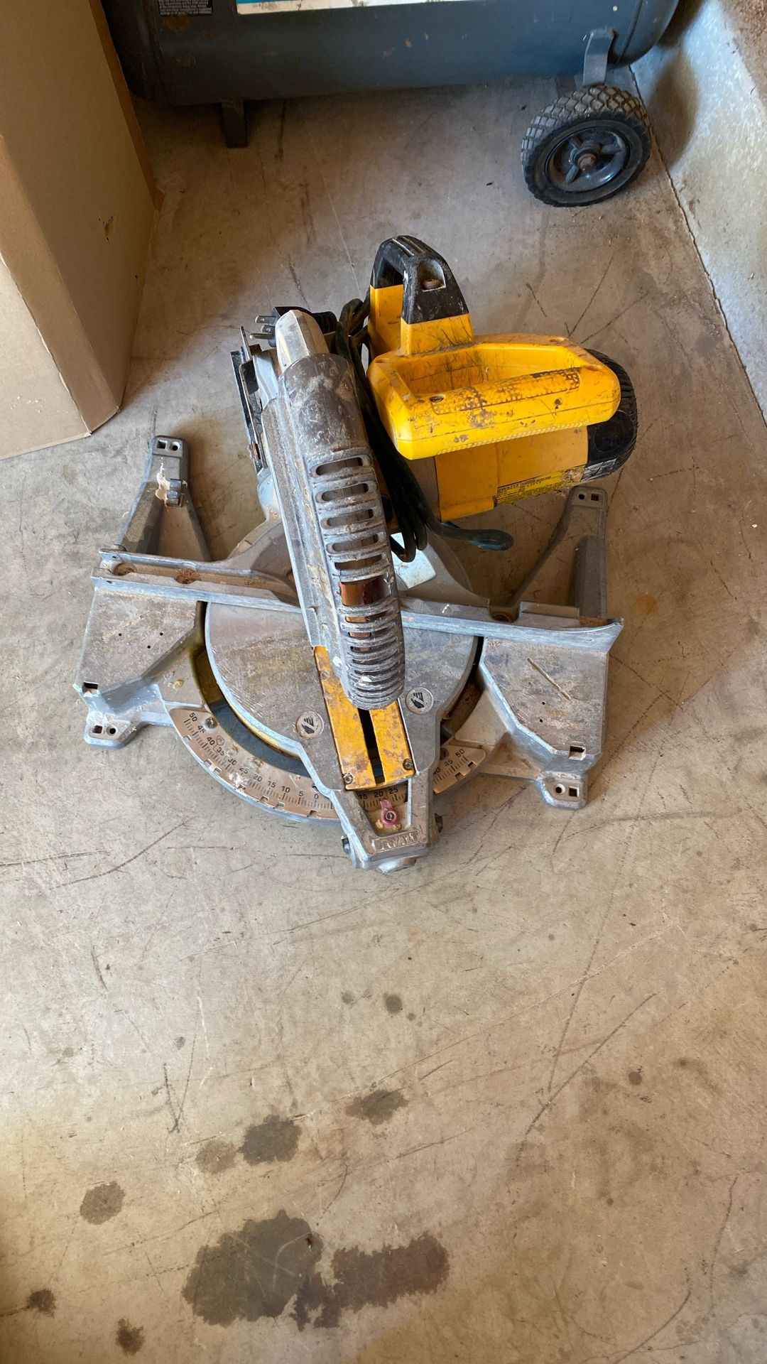 Dewalt Miter Saw 12 Inch 50$