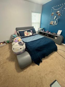 Full bed room set including matress