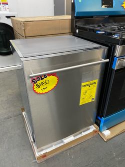 *NEW* Blomberg 24” Built In Dishwasher-Stainless Steel