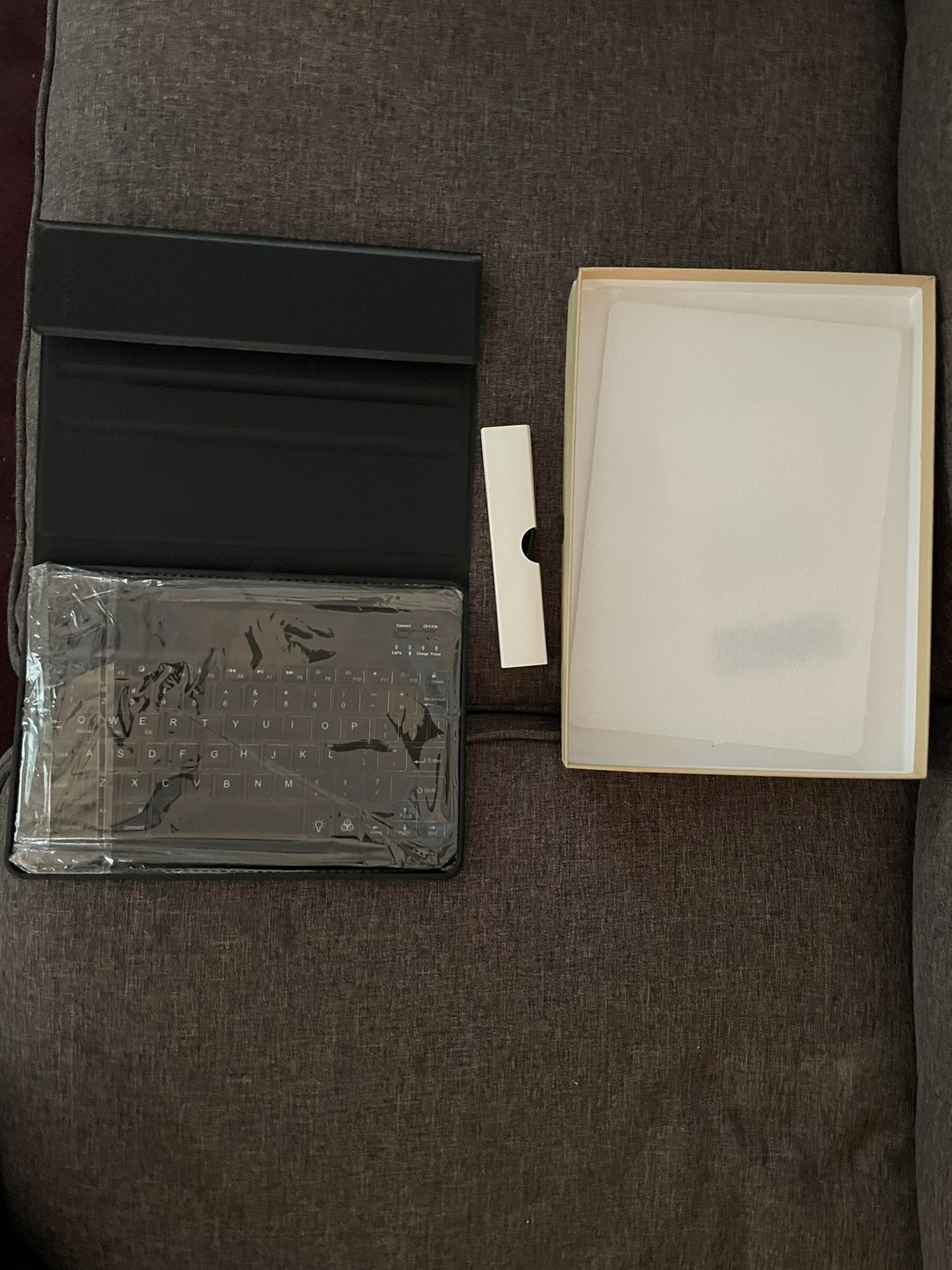 WINTER SALE…NOW…BRAND NEW APPLE CASE & KEYBOARD FOR IPAD 10.2