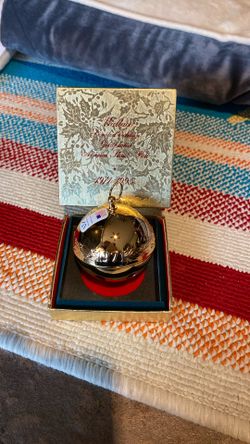 Wallace Limited Edition, Gold Plated Annual Sleigh Bell 1971 Through 1995 very beautiful no scratches or dents perfect condition, never was taken