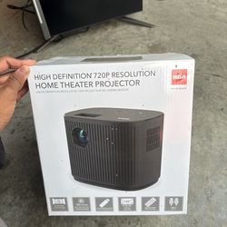 HIGH DEFINITION 720P RESOLUTION HOME THEATER PROJECTOR