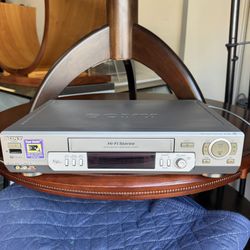 Sony SLV-N80 Hi-Fi 4 Head VCR VHS Recorder Player Good in Working Condition 