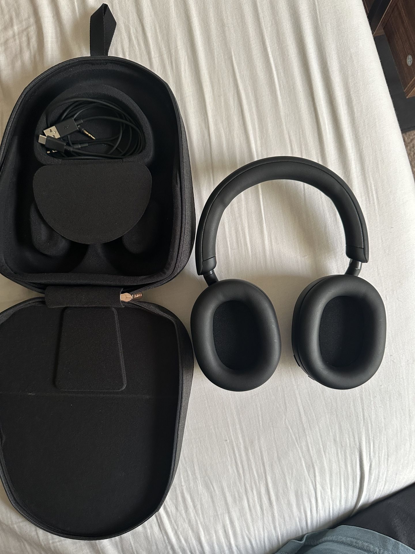 Sony XM5 Headphones