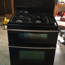 JennAir Duel Fuel  Gas Stove / Electric Ovens 