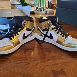 Air Jordan 1 Mid Metallic Gold Black White – Size 9 – Barely Used