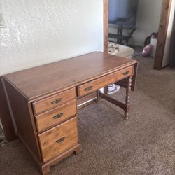 Vintage desk with retractable table